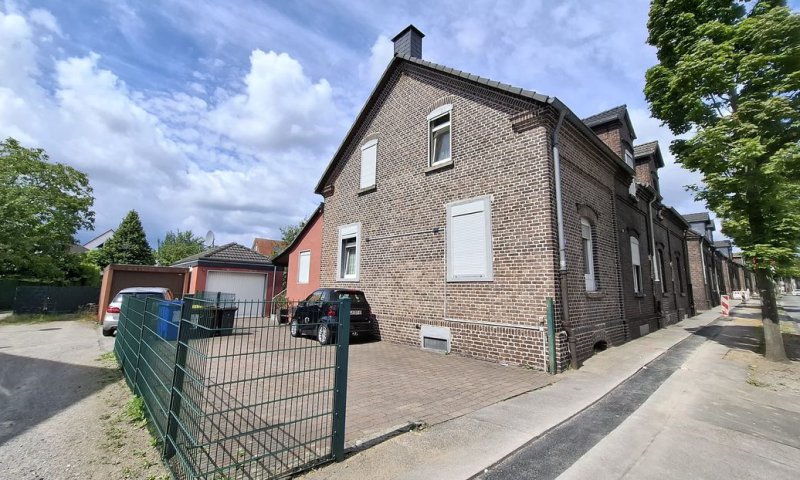 Charmantes Zechenhaus als Reihen-Eckhaus mit großem Garten und Garage