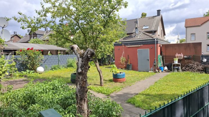 Charmantes Zechenhaus als Reihen-Eckhaus mit großem Garten und Garage