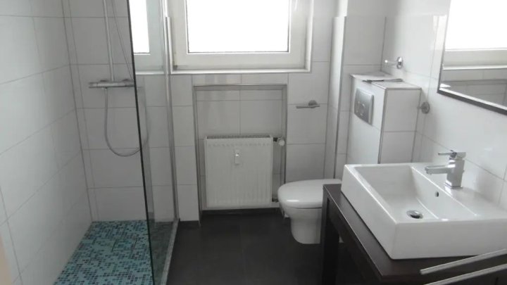 In traumhafter Lage: Düsseldorf-Oberkassel - vielseitig nutzbares Mehrfamilienhaus