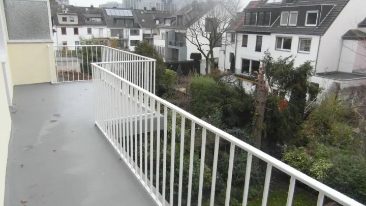 In traumhafter Lage: Düsseldorf-Oberkassel - vielseitig nutzbares Mehrfamilienhaus