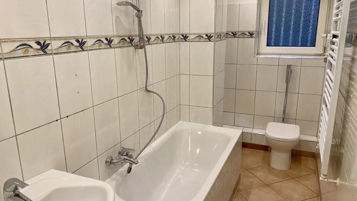 In traumhafter Lage: Düsseldorf-Oberkassel - vielseitig nutzbares Mehrfamilienhaus